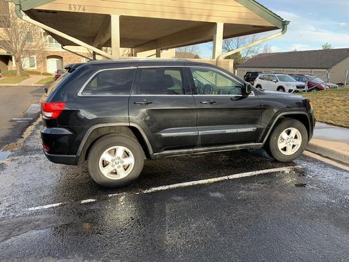 Photo 1 of 8 of 2012 Jeep Grand Cherokee Laredo
